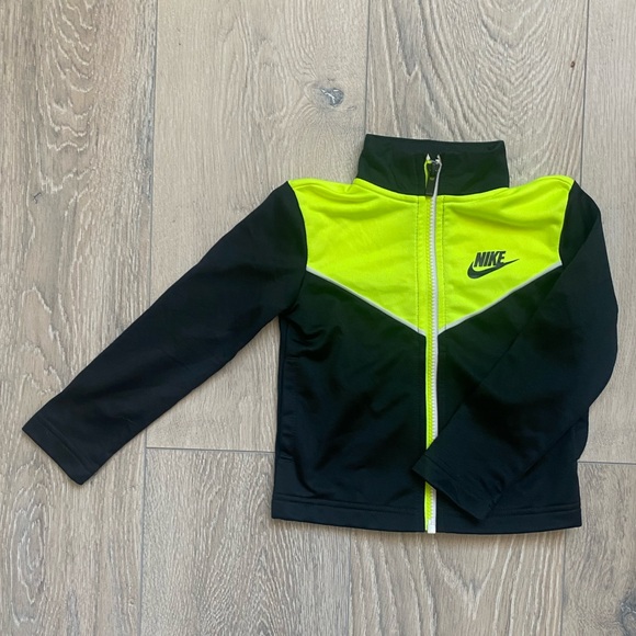 Nike Toddler Tracksuit - Size 2T - Picture 6 of 13